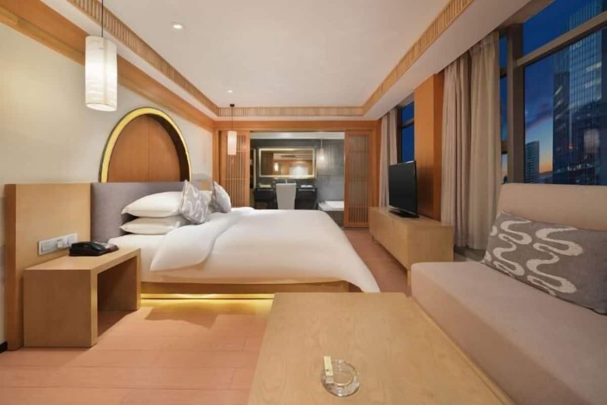 In-room safe, desk, iron/ironing board, free WiFi