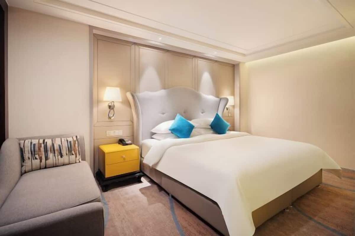 In-room safe, desk, iron/ironing board, free WiFi