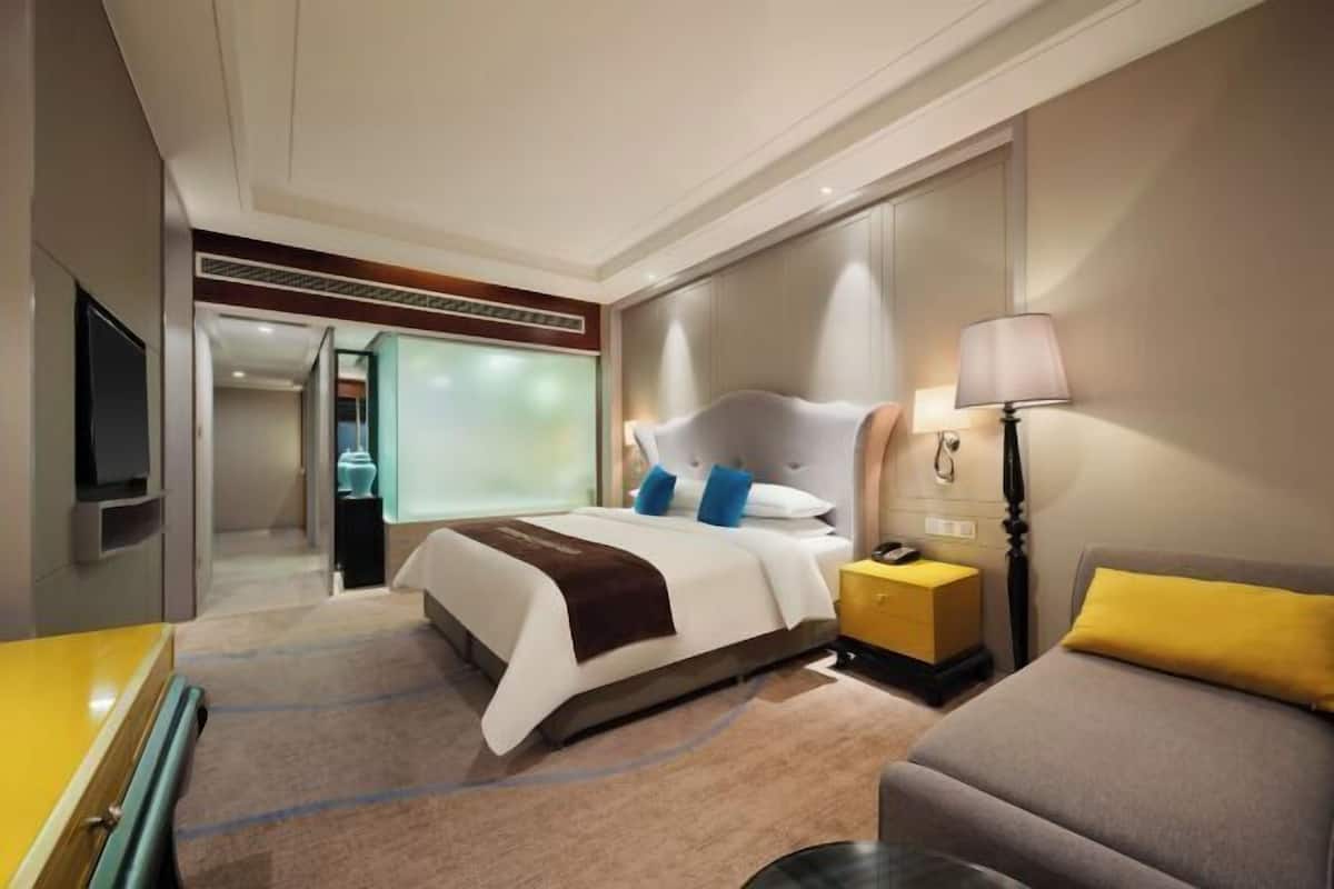 In-room safe, desk, iron/ironing board, free WiFi
