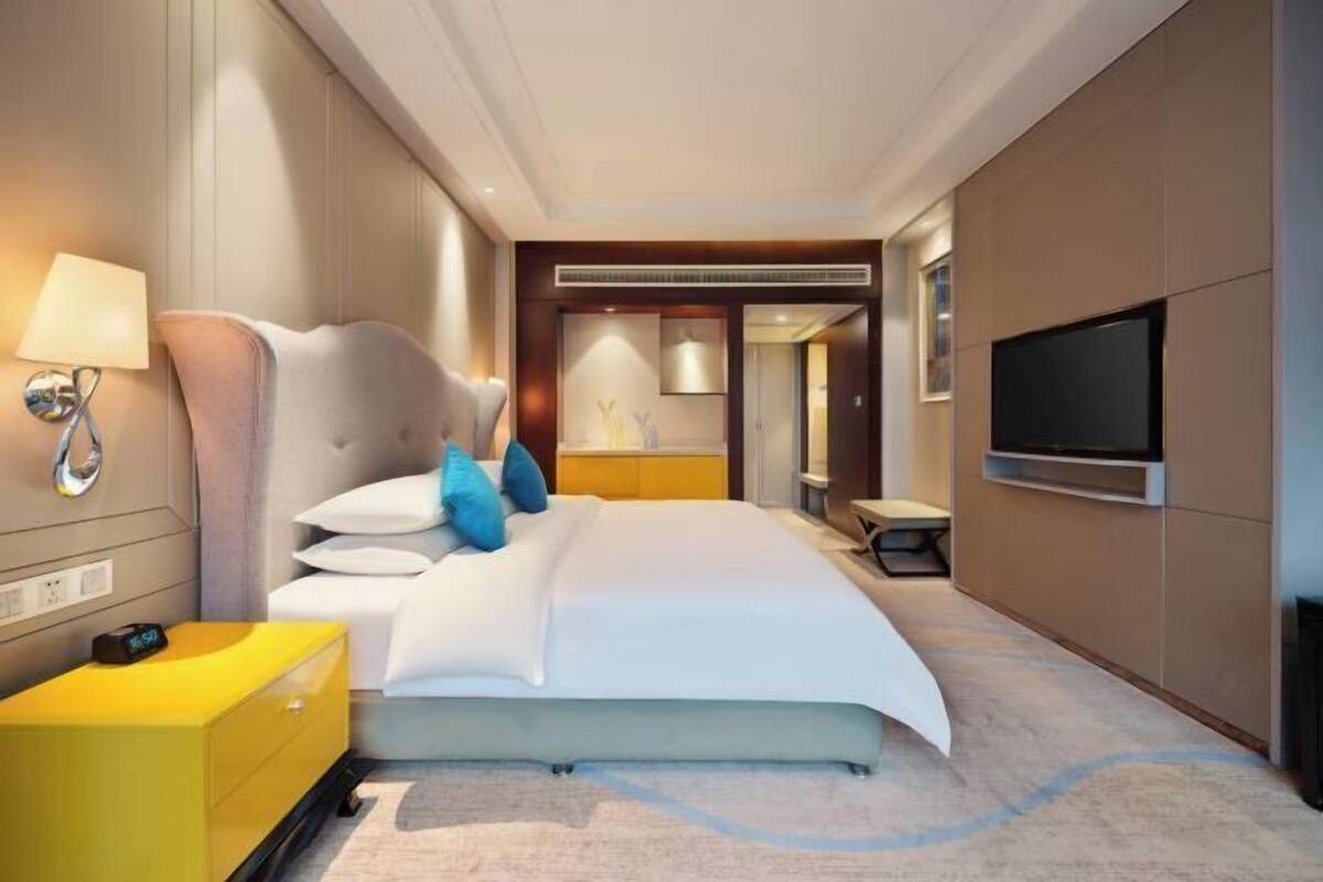In-room safe, desk, iron/ironing board, free WiFi