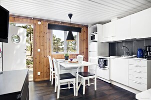 Cottage, 1 Bedroom | Private kitchen | Fridge, microwave, coffee/tea maker, cookware/dishes/utensils