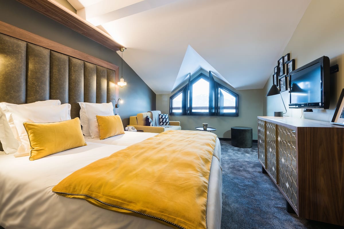Duplex Room Top Floor | Premium bedding, in-room safe, iron/ironing board, free WiFi