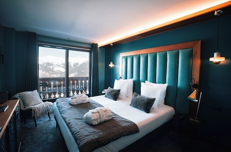 Habitación doble, balcón | Ropa de cama de alta calidad, caja fuerte, tabla de planchar con plancha. Fahrenheit seven Courchevel