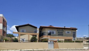 Façana frontal de l'allotjament