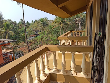 Deluxe Room AC | Courtyard view