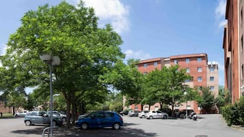 Parking sans voiturier (23.00 EUR par séjour)