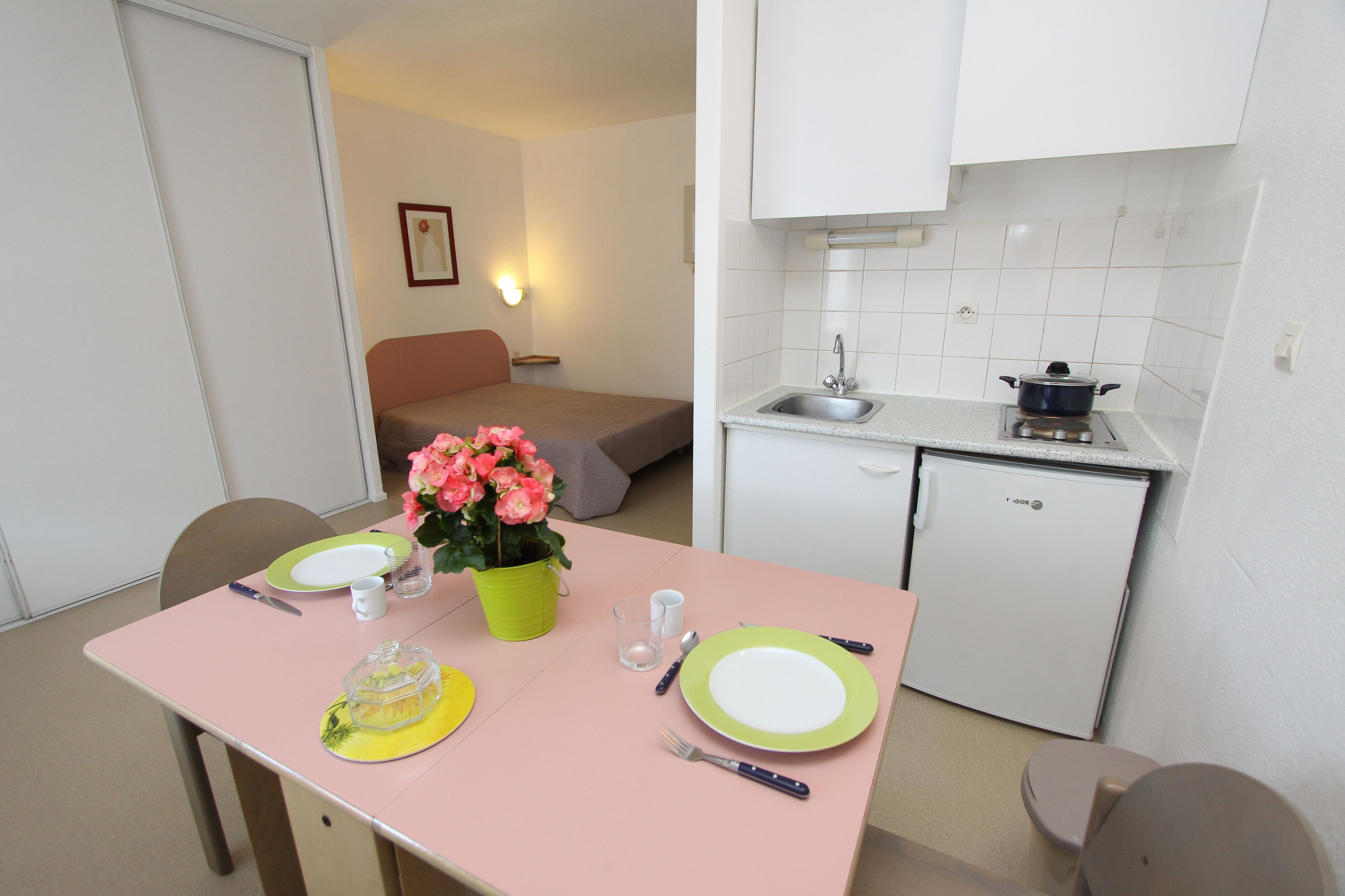 Large Studio (2 people) | In-room dining