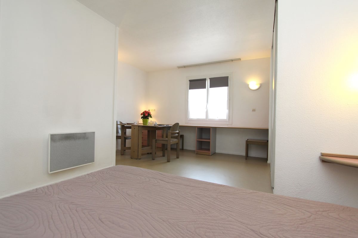 Estudio (2 people) | Escritorio y wifi gratis