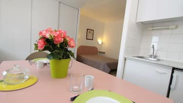 Large Studio (2 people) | In-room dining