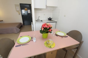 Large Studio (2 people) | In-room dining