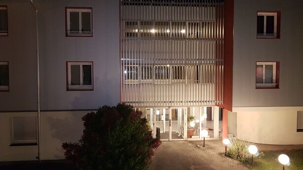 A modern building with multiple windows and a gated entrance. - ABITEL - Les Studines d'Ornon (Villenave-d'Ornon)