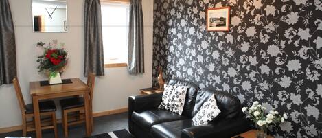 Apartment, 1 Bedroom | 1 bedroom, iron/ironing board, WiFi (free), bed sheets