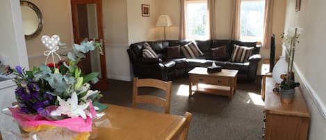 Apartment, 2 Bedrooms | Living area | Flat-screen TV, Netflix
