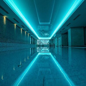 Indendørs pool, sæsonbestemt udendørs pool