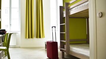 Chambre Quadruple, salle de bains privée | Wi-Fi gratuit, draps fournis