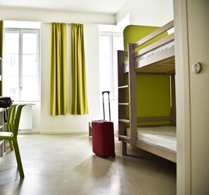 Chambre Quadruple, salle de bains privée | Wi-Fi gratuit, draps fournis