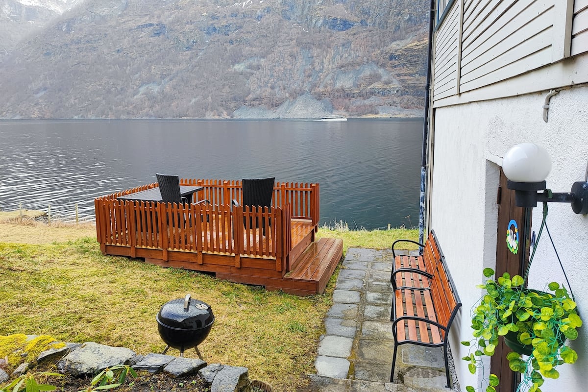 Apartment 4 Fjord View, 3 bedrooms | 2 bedrooms, individually furnished, soundproofing, free WiFi