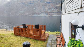 Apartment 4 Fjord View, 3 bedrooms | 2 phòng ngủ, trang bị nội thất với thiết kế riêng biệt, phòng cách âm