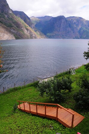 在海滩、白沙、划皮艇、摩托艇