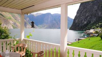 Krossen apt 1.First floor 2 bedrooms, Fjord View | Quang cảnh ban công