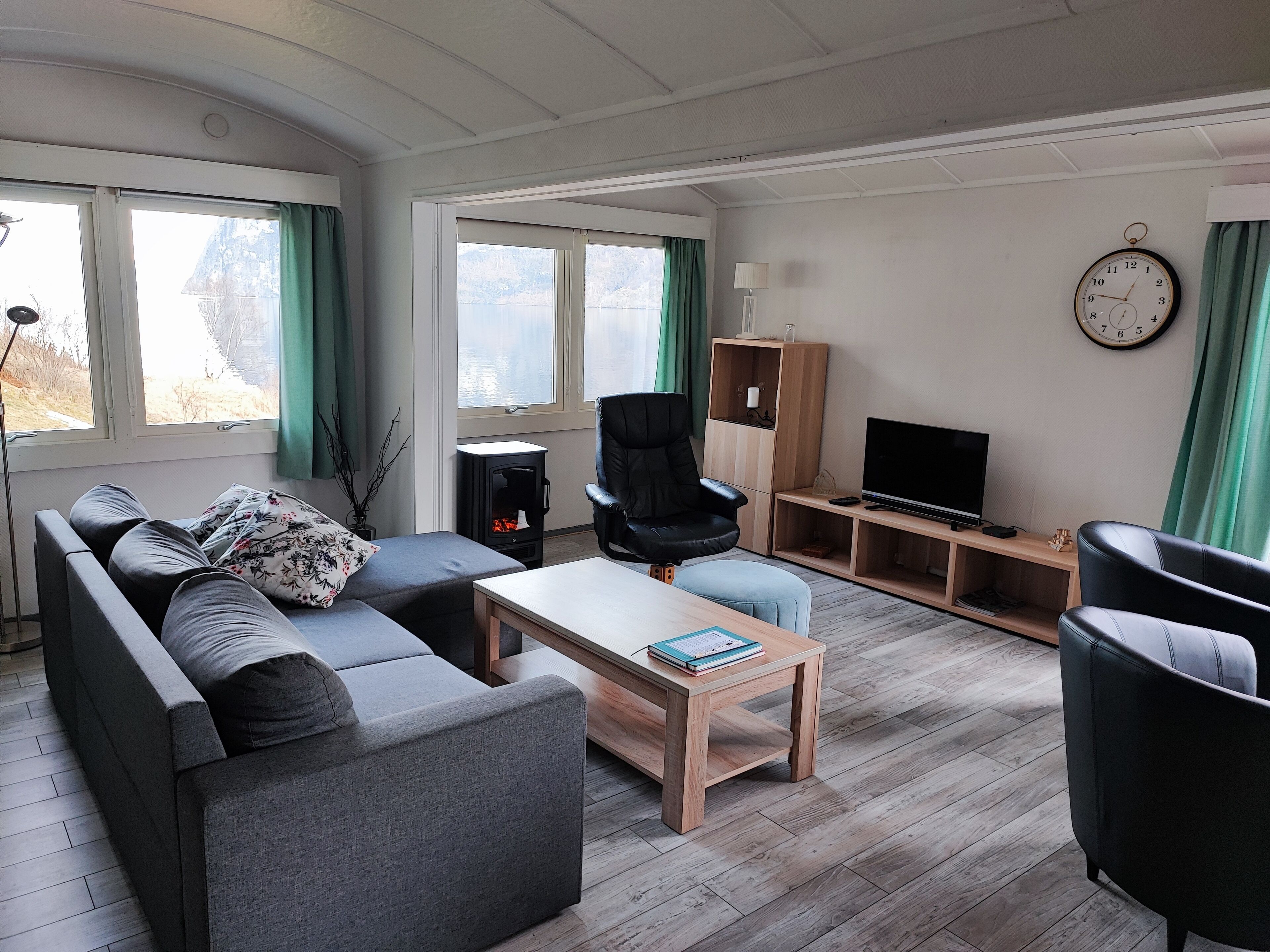 Krossen apt 3. First floor, 2 bedrooms, Fjord View | 隔音、免费 WiFi、床单