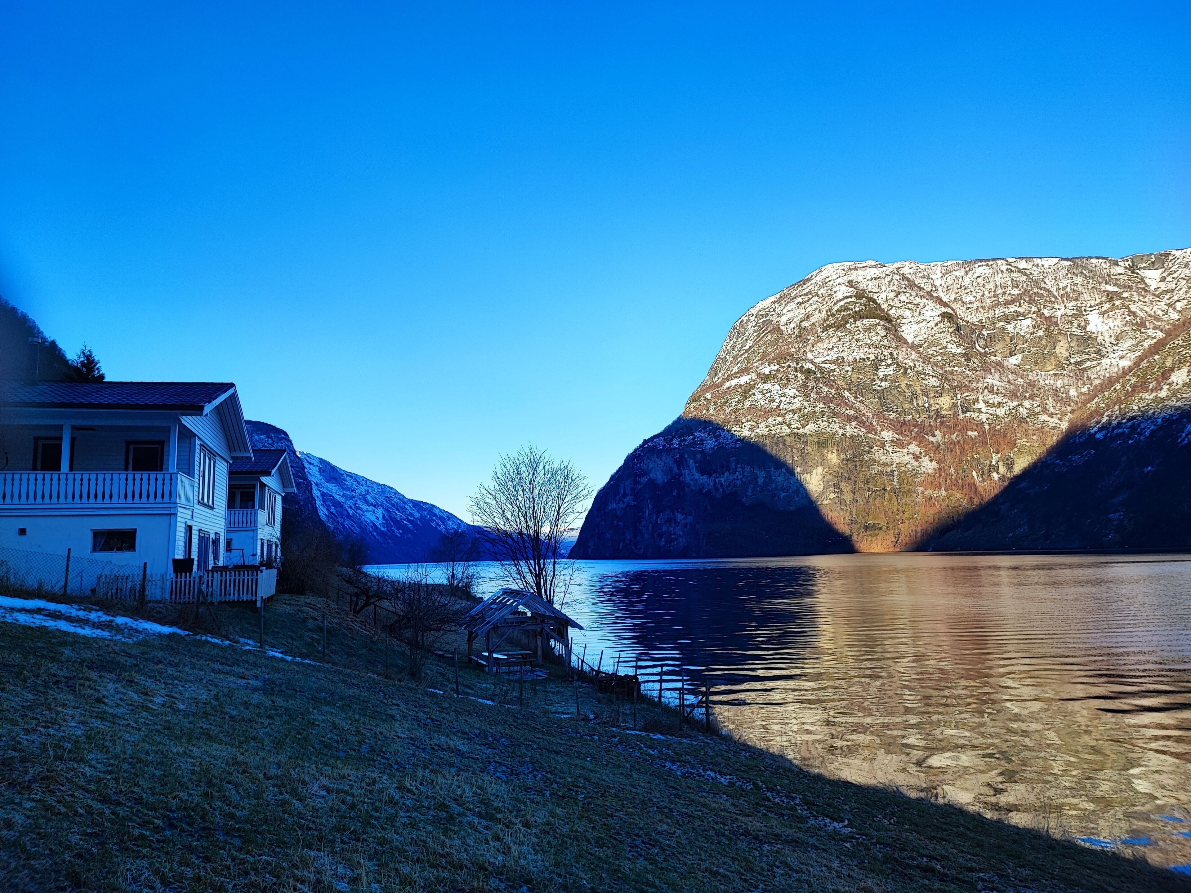 Vista frontal de la propiedad