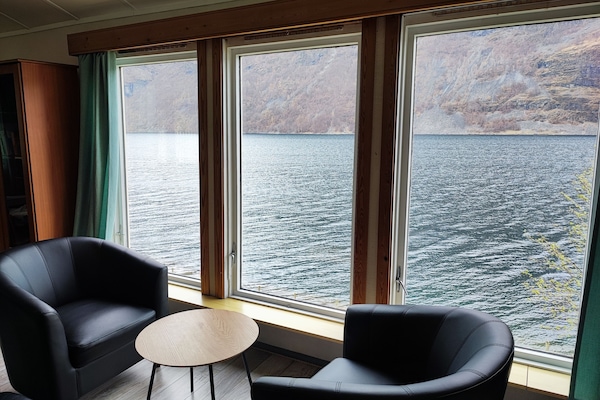 Krossen apt 3. First floor, 2 bedrooms, Fjord View | Area soggiorno | TV a schermo piatto 32 pollici con canali via cavo, TV