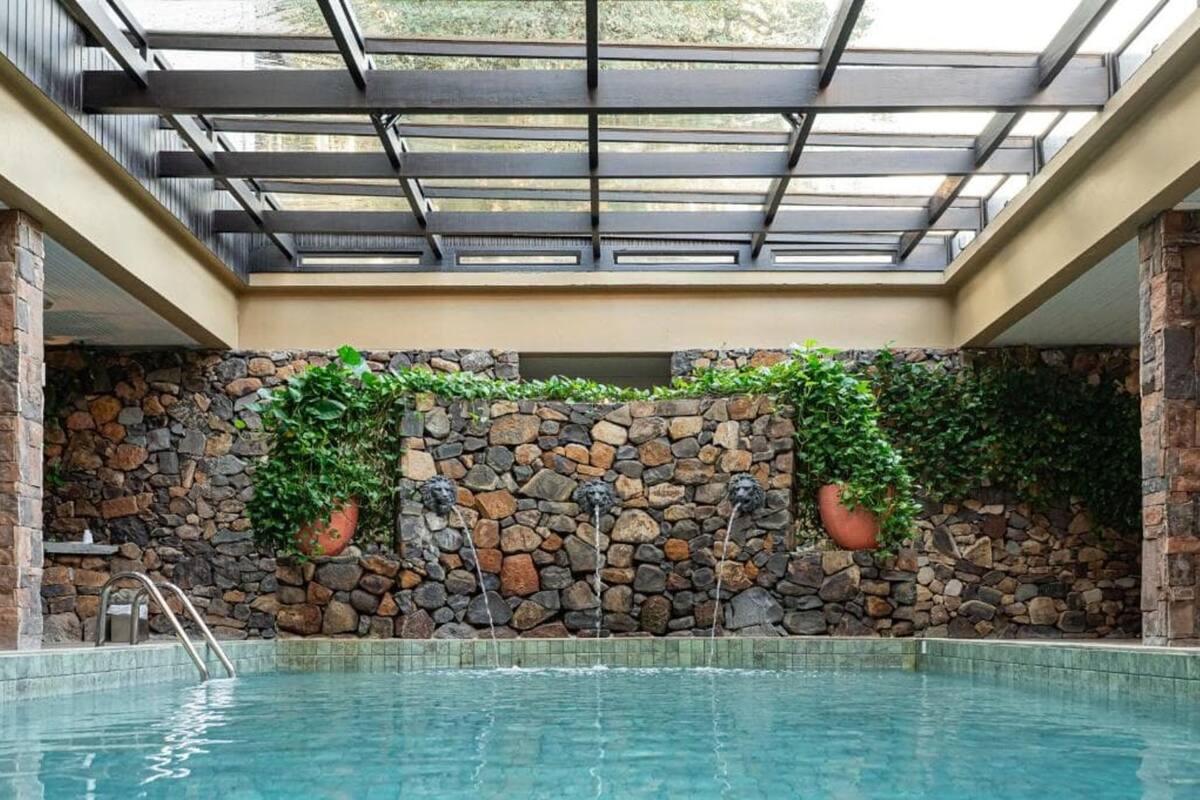 indoor pool, pool loungers