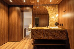 Superior Suite | Bathroom | Shower, hair dryer, bathrobes, bidet - Serrazul Hotel (Gramado)