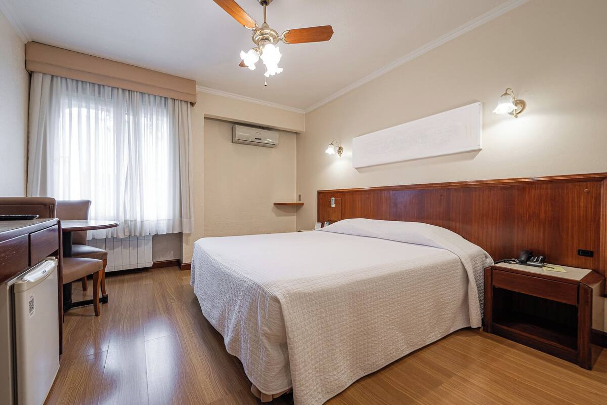 Apartamento | 迷你吧、客房内保险箱、办公桌、遮光窗帘