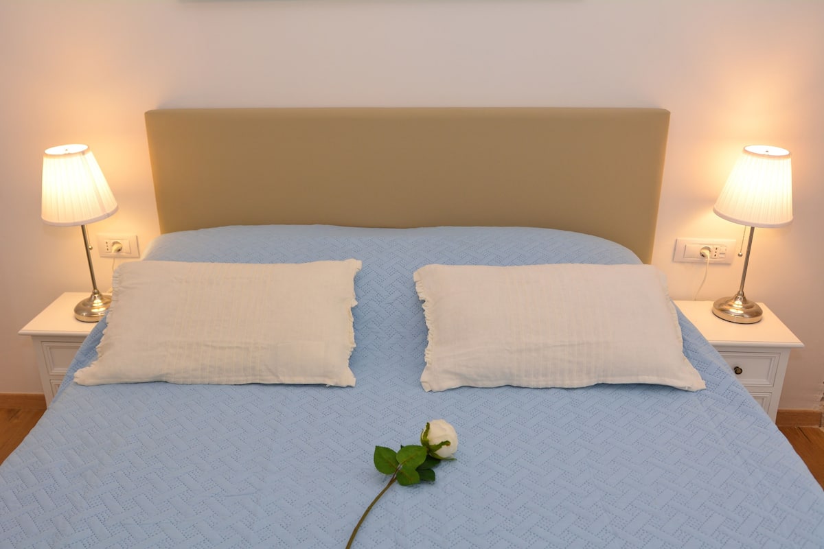 Premium bedding, down comforters, minibar, blackout drapes