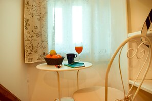 Premium bedding, memory-foam beds, minibar, blackout curtains - Rilati Old Town Palace (Dubrovnik)