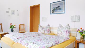 Doppelzimmer | Schreibtisch, schallisolierte Zimmer, Bügeleisen/Bügelbrett