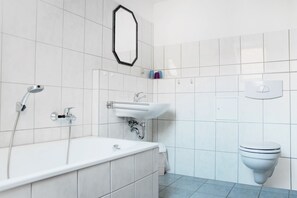 Shower, hair dryer, towels - Pension Alter Zausel (Weimar)