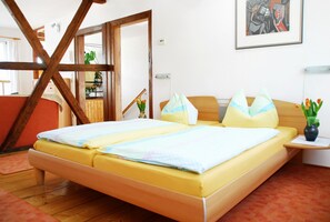 Desk, soundproofing, iron/ironing board, rollaway beds - Pension Alter Zausel (Weimar)