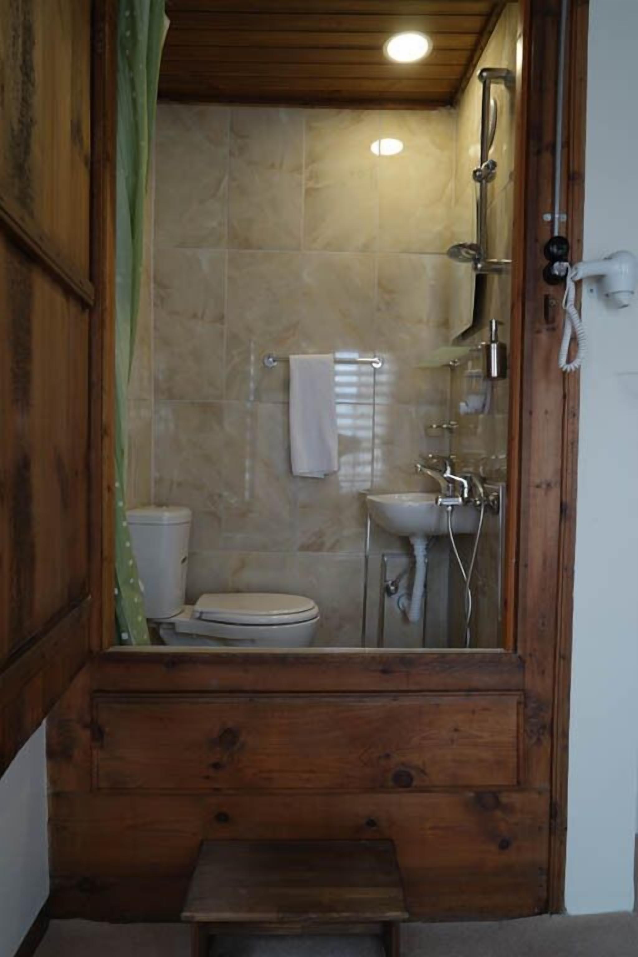 shower, free toiletries, hair dryer, slippers