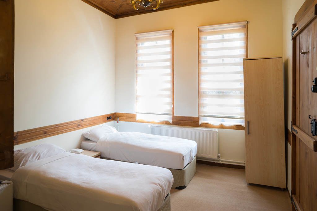 standard twin room, smoking, city view | minibar, iron/ironing board, rollaway beds, free wifi