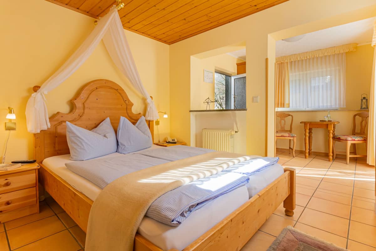 Habitación doble Confort, 1 cama matrimonial, para no fumadores, Terraza | Ropa de cama hipoalergénica, insonorización y cuna de viaje