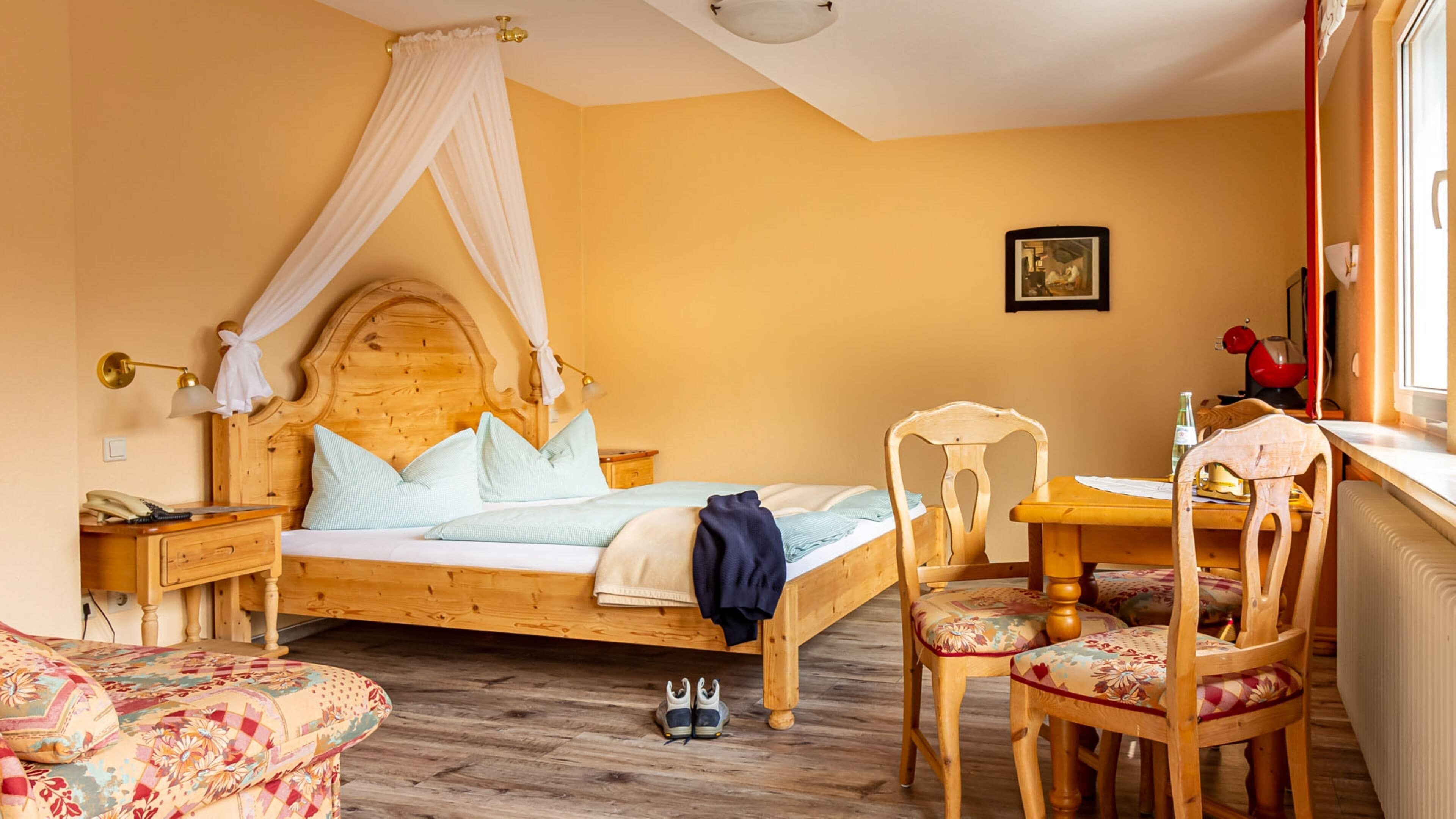 panoramic room, 1 queen bed with sofa bed, balcony, river view | 1 bedroom, hypo-allergenic bedding, soundproofing, travel cot