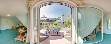 Panoramic Room, Multiple Beds, Balcony, Garden View | Hypo-allergenic bedding, soundproofing, travel crib, free WiFi