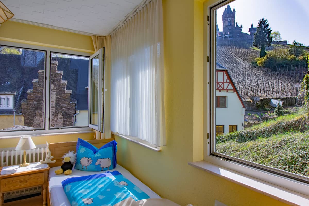 family room, 2 bedrooms, connecting rooms, slope side | 1 bedroom, hypo-allergenic bedding, soundproofing, travel cot