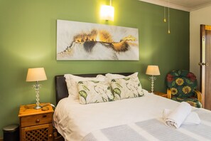 Habitación básica doble | 1 habitación, decoración personalizada y muebles diferentes 