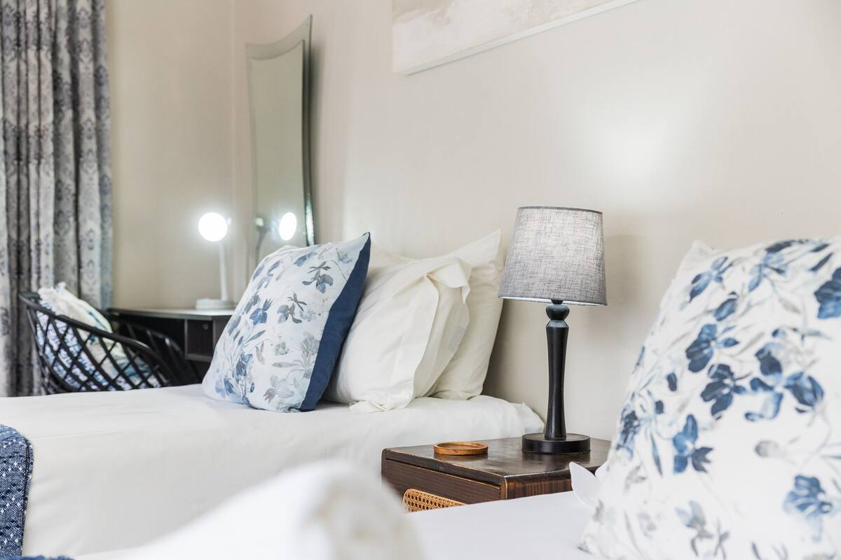 Family Room with Private Entrance, Room 6 | 1 bedroom, individually decorated, individually furnished