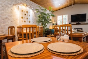 Café da manhã inglês grátis todos os dias