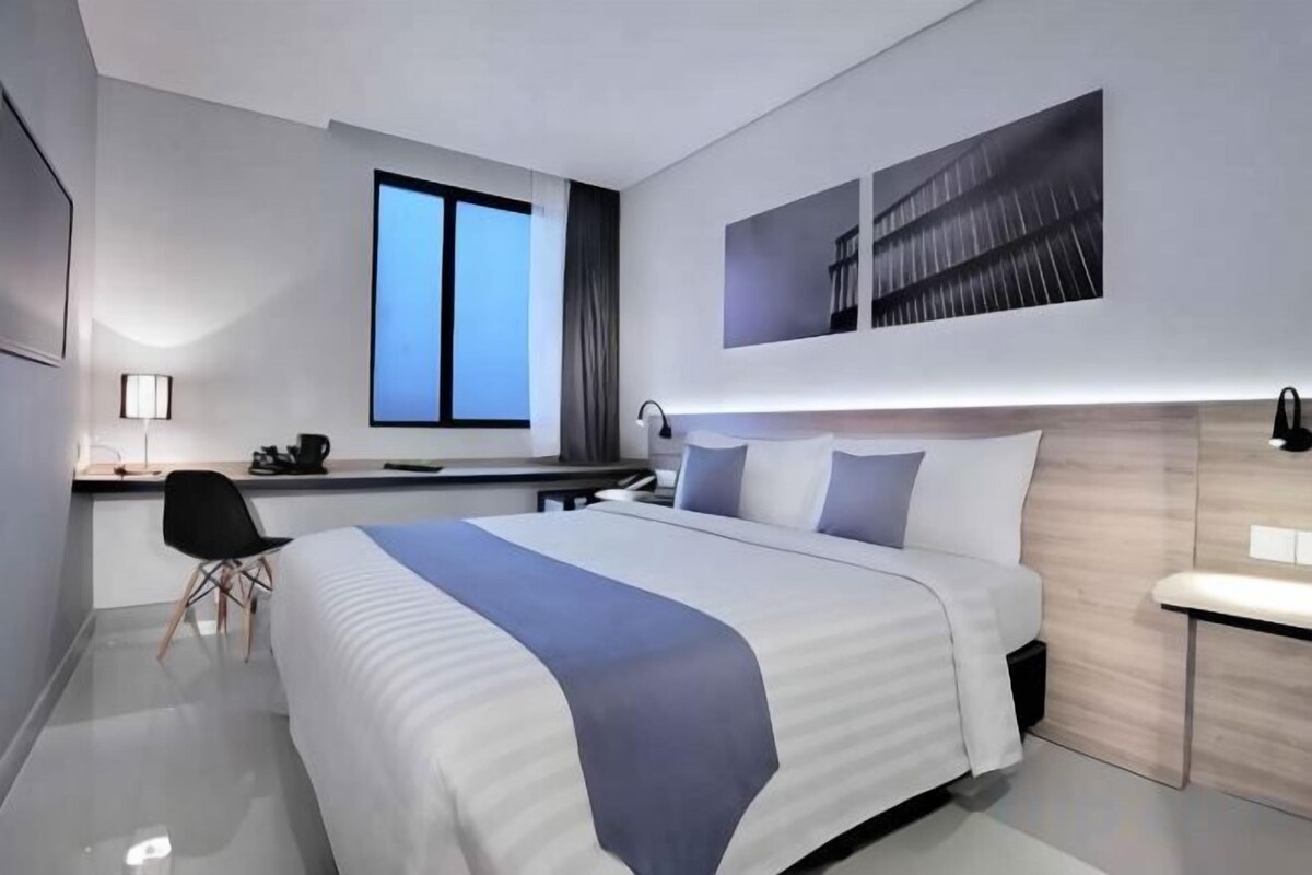 Minibar, in-room safe, iron/ironing board (on request), free WiFi