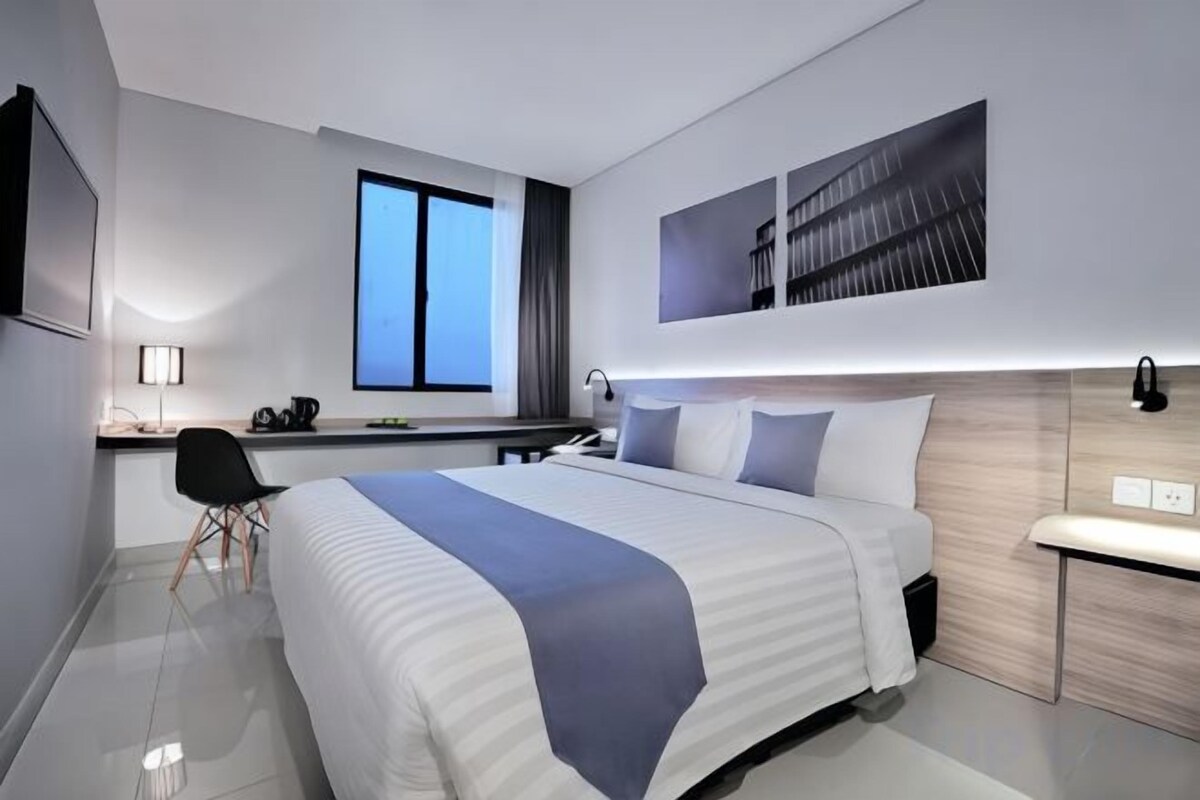 Minibar, in-room safe, iron/ironing board (on request), free WiFi