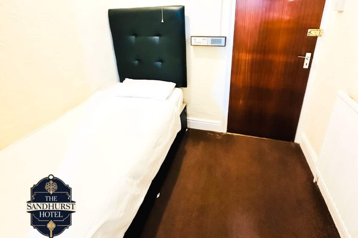 Single Room, Ensuite | Iron/ironing board, free WiFi