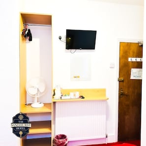Double Room, Ensuite | Iron/ironing board, free WiFi