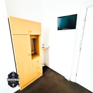 Double Room, Ensuite | Iron/ironing board, free WiFi