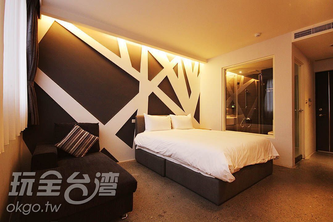 Premium bedding, individually decorated, individually furnished, desk
